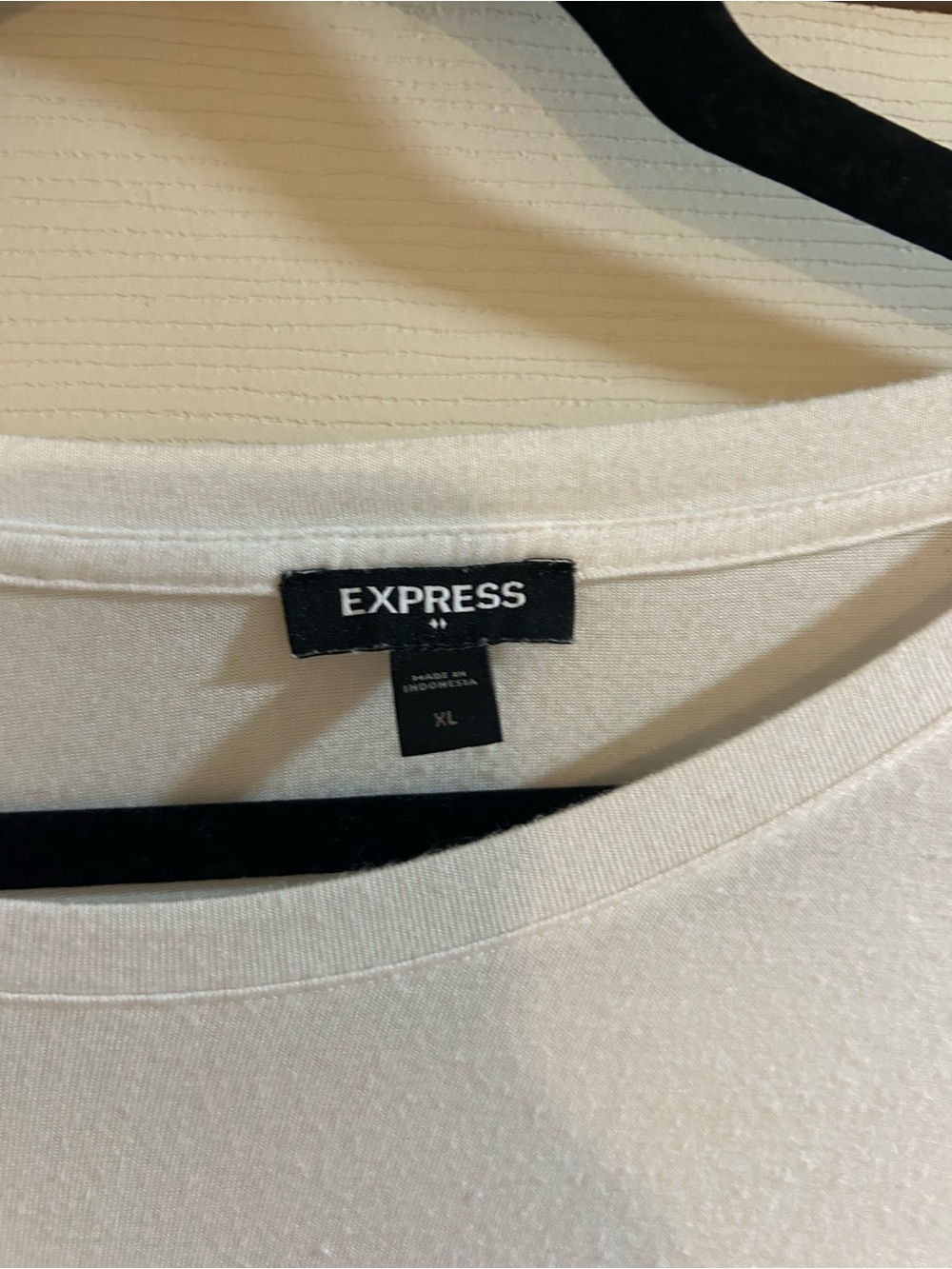 Express White Short Sleeve Relaxed Tee Top - Picture 3 of 3